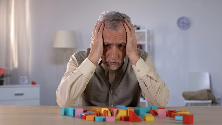 Uomo affetto dall'Alzheimer