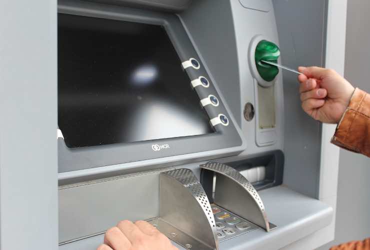 Addio contanti bancomat non si potrà prelevare 2025