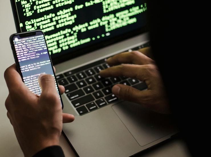 Hacker all'opera (Pexels foto)