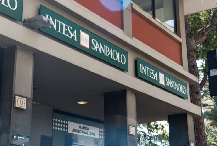 Intesa Sanpaolo Unicredit conti correnti svuotati