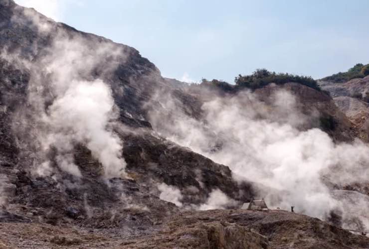 Campi Flegrei allarme allerta scienziati