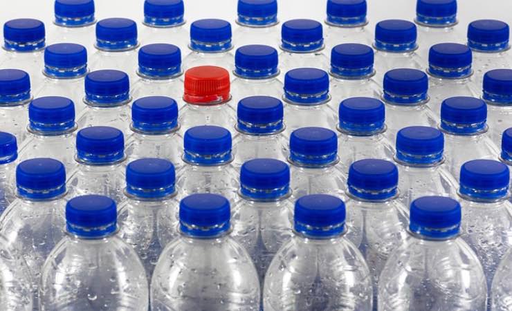 Come cambieranno le bottiglie in plastica, in Italia