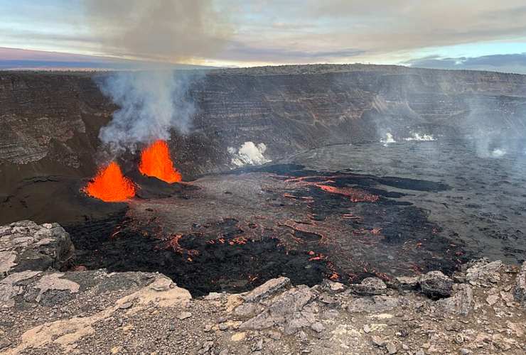 Illustrazione del Kilauea (Wikipedia USGS_K. Lynn FOTO) - www.sciencecue.it