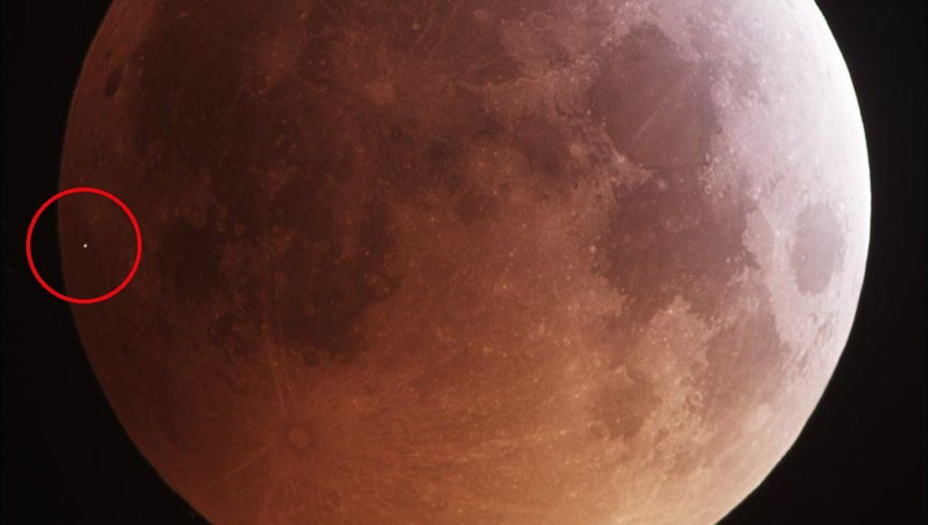 Meteorite impatta Luna durante eclissi