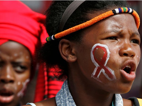 Come la pandemia Covid-19 sta ostacolando la scomparsa di AIDS e HIV