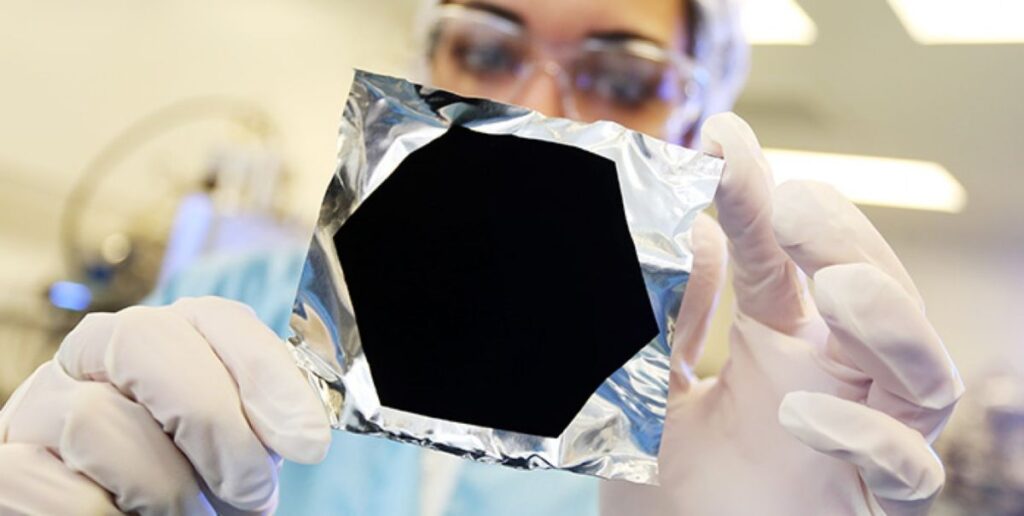 Dal MIT la nuova frontiera mondiale dell'ultrablack: la tecnica CNT che ha scavalcato Vantablack