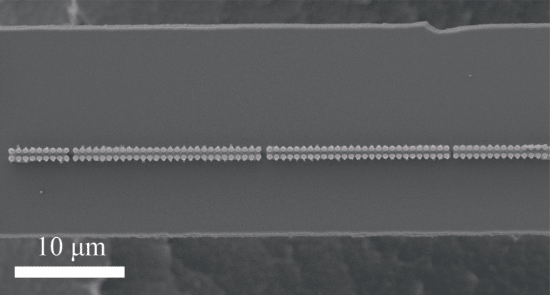 acceleratore di particelle su microchip