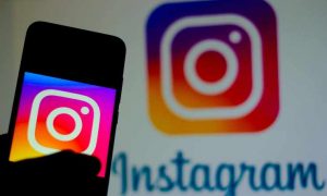 Uno smartphone con l'app di Instagram