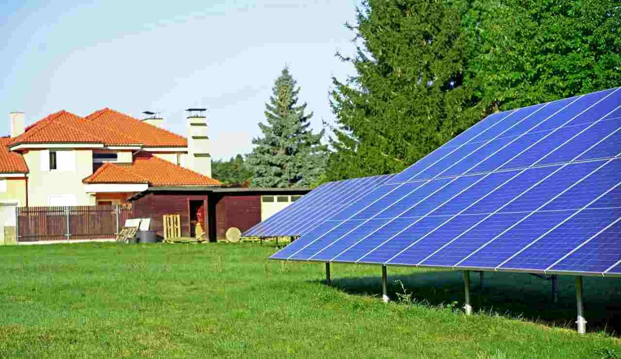 Impianto fotovoltaico in giardino