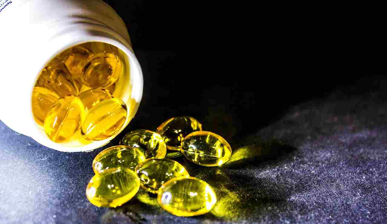 Illustrazione che mostra capsule di omega-3 (Pixabay)