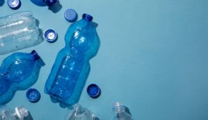 Bottiglie di plastica vuote viste dall'alto