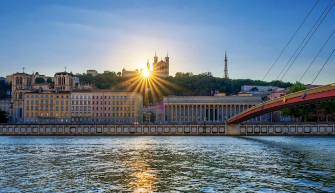 Uno scorcio di una città francese