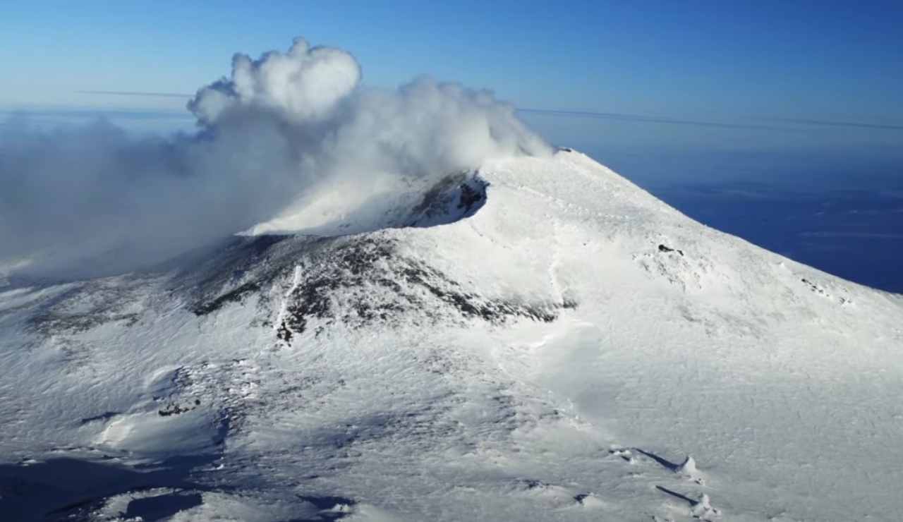 Vulcano Erebus in Antartide (PBS Terra - youtube screenshot)