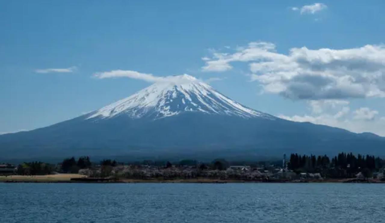 Illustrazione del Monte Fuji (Depositphotos FOTO) - www.sciencecue.it